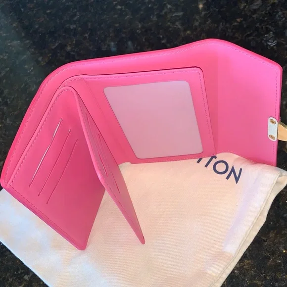 SOLD Louis Vuitton Vernis Koala Wallet - Picture 10 of 17